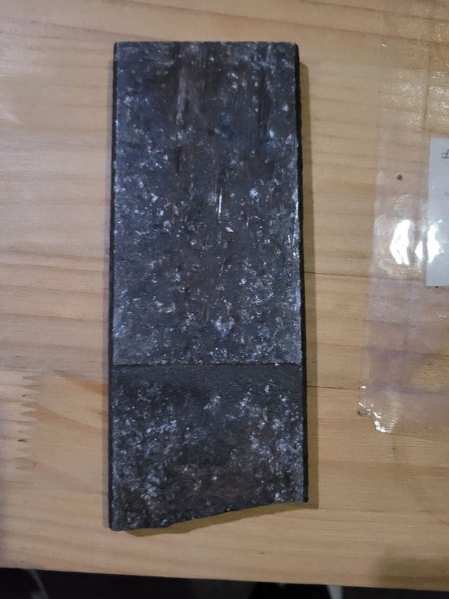 20241104_183944.jpg 오늘 오전에 도로 바닥에서 화물차 판스프링 줏었다