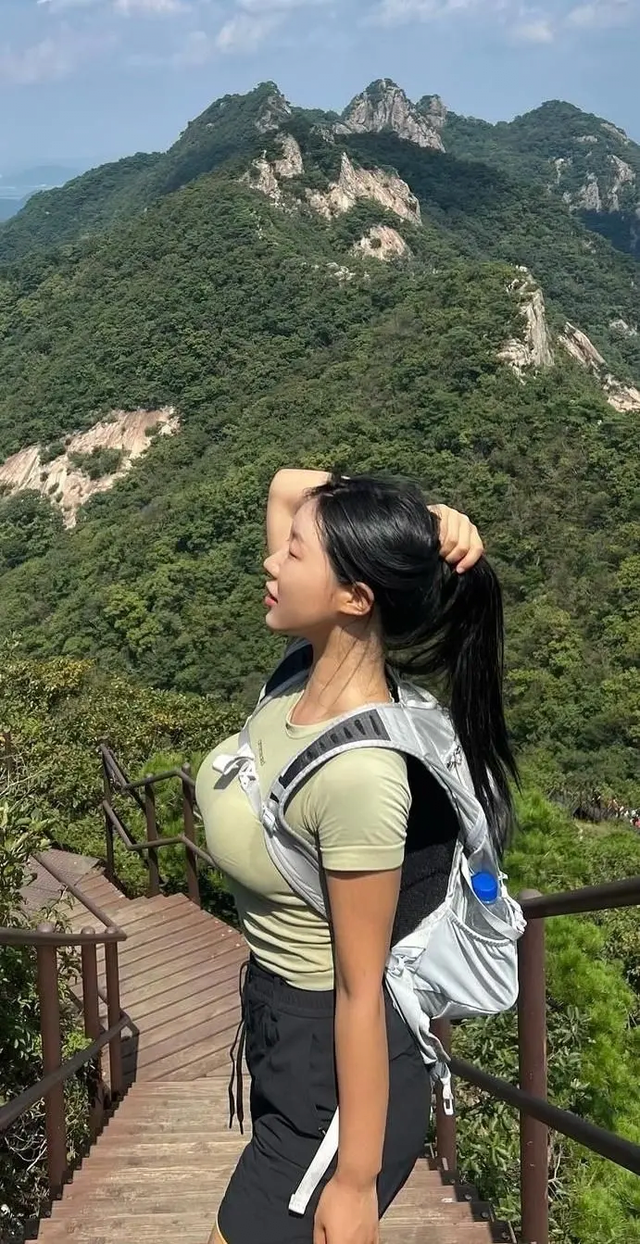 image.png MZ여자들의 등산 복장