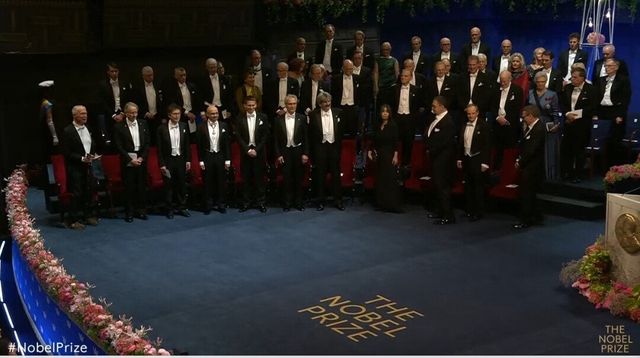 1000085205.jpg 노벨 시상식 한강 입장 ㄷㄷ