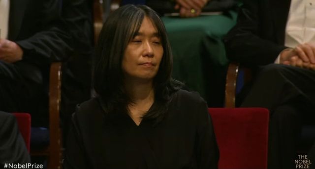 1000085207.jpg 노벨 시상식 한강 입장 ㄷㄷ