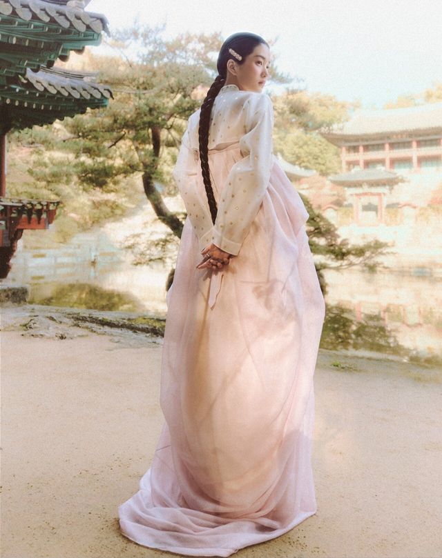 1734483190712.jpg 곧 미국 타임스퀘어에 걸릴 김태리 한복 화보