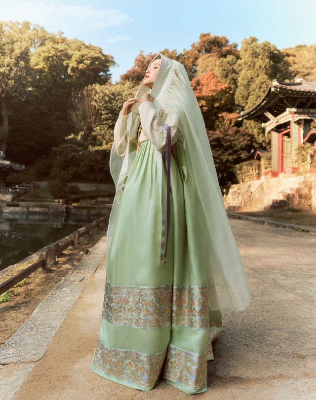 1734483010820.jpg 곧 미국 타임스퀘어에 걸릴 김태리 한복 화보