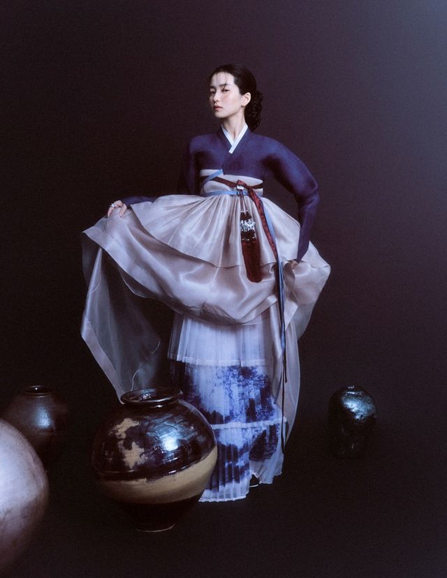 1734483190958.jpg 곧 미국 타임스퀘어에 걸릴 김태리 한복 화보