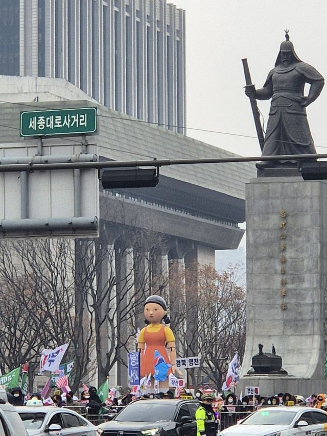 광화문 오징어겜 영희 보러갔는데...