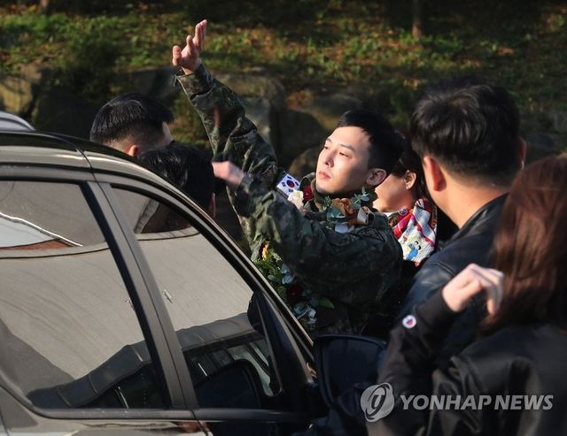 42.jpg 아니 이사람도 정병으로 공익안가고 현역갔는데 송민호는 뭐냐