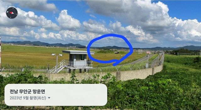 Screenshot_20241229_141013_NAVER Map.jpg 비행기는 담벼락이 아니라 흙언덕에 충돌했음.jpg