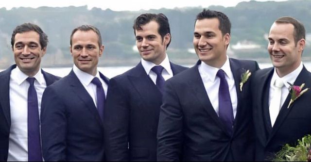 GLC6y2MWYAAFoOO.jpg 슈퍼맨의 초미남 배우 헨리카빌과 그의 4형제 사진