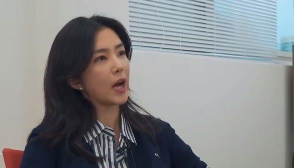 “남친이 있었어..?” 2일 전 갑자기 인스타에 깜짝 결혼 발표한 유명 여아나운서 -cboard