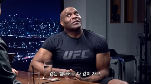 격투기 선수 밥샙 “현재 아내 2명과 같은 침대에서 잔다” 놀라운 고백 -cboard