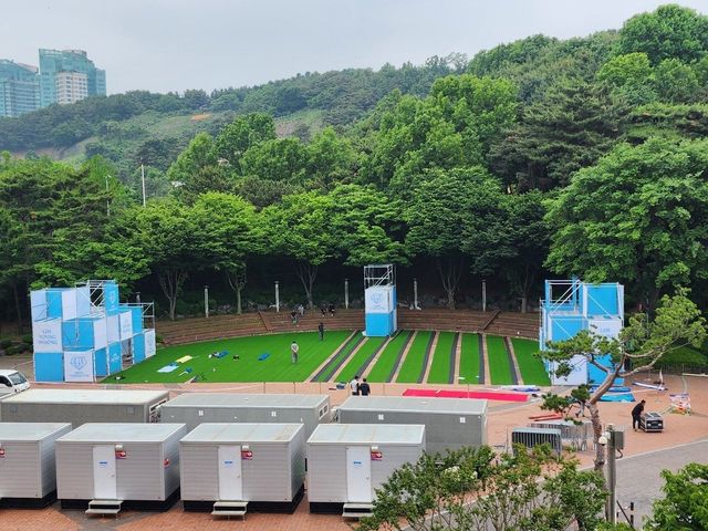 mcfgIr.jpg 실시간 임영웅 상암콘서트 쉼터 설치 근황 ㄷㄷㄷ.jpg