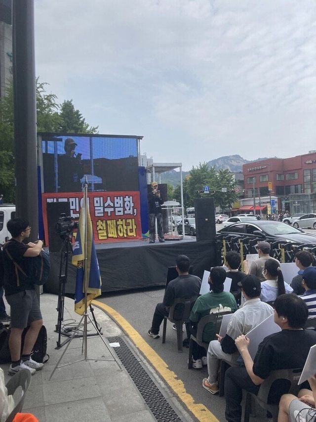 IMG_6811.jpeg 의외로 오늘 진행중이라는 직구 시위 근황