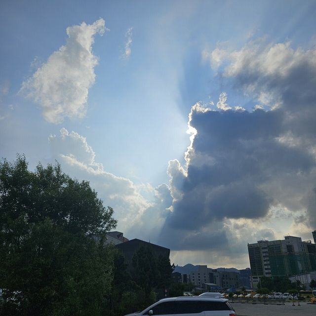 20240608_171313.jpg 오늘찍은 하늘사진인데 어떰