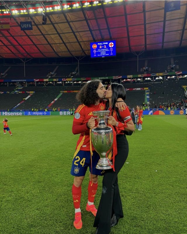 Screenshot_20240715_093412_Instagram.jpg [SNS] 오늘자 역관광 당하는 개리 네빌 근황 ㅋㅋㅋ