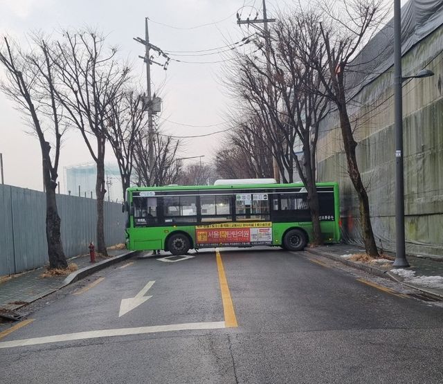 IMG_6601.jpeg 우리동네 마을버스 레전드 찍음