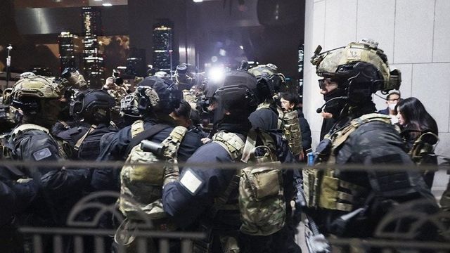 1000002790.jpg 대한민국 근황: 50일 동안 삼권분립 기관중 사법부, 입법부가 공격받음