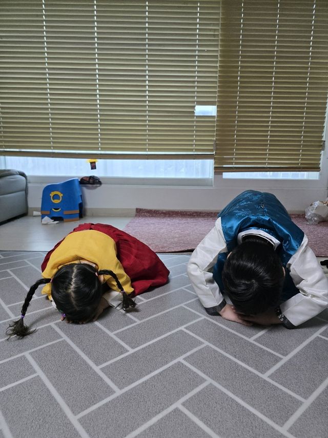 1738112547233.jpg 여러분들 새해복많이 받으세요 (feat. 9살된 아들, 6살된 딸)