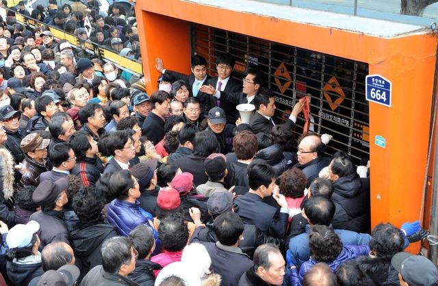 7452278292_486616_d75ef0de0a77985a8faa717932304957.jpg 실시간) 잉여력 놀이터 근황 ㄷㄷㄷㄷㄷㄷ