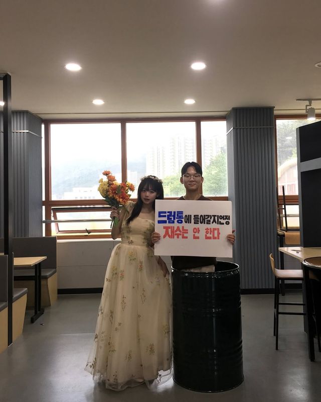 IMG_7963.jpeg 요즘 고등학교 졸업사진 근황