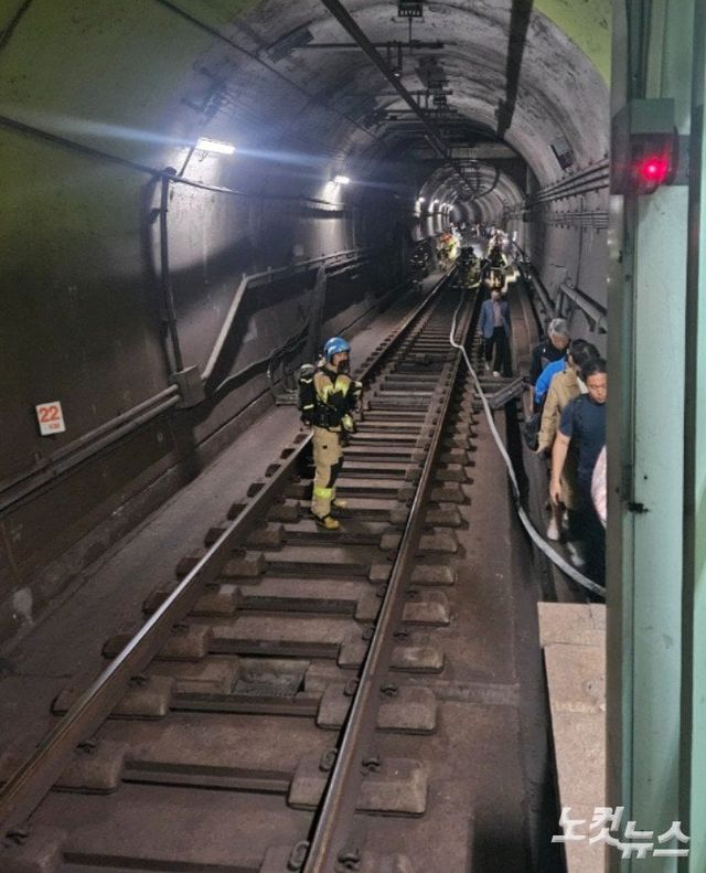 Internet_20250531_112009_5.jpeg 오늘 불난 5호선 내부사진.jpg