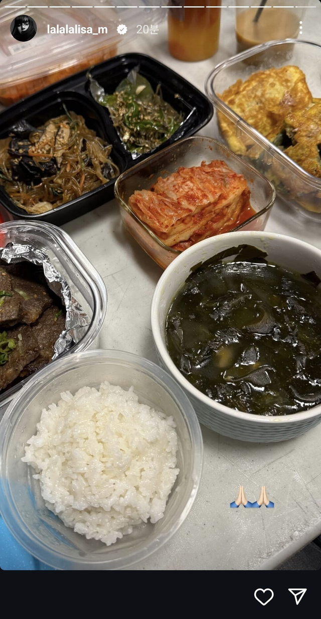 image.png 블랙핑크 리사의 생일상 .jpg