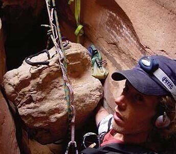 2.jpg 스포) 영화 \'127시간\' 알고나면 더 소름끼치는 것 영화 \'127시간\' 알고나면 더 소름끼치는 것 .jpg