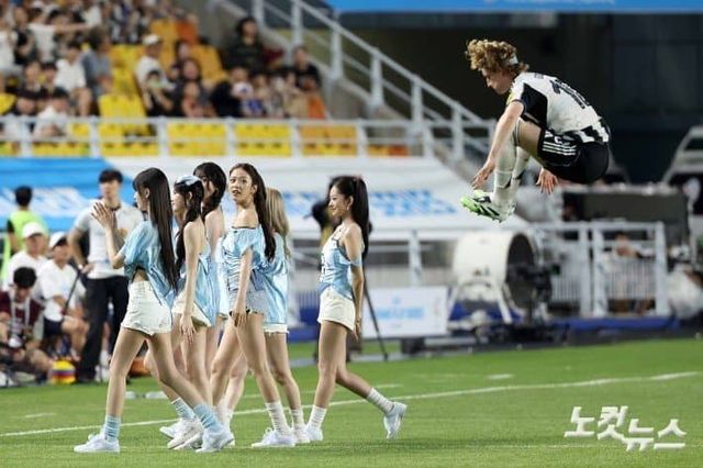 1753876866.jpg 아이브에게 달려드는 앤서니 고든