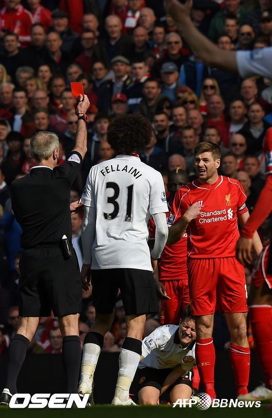 ???: 와 2ne1 내가 제일 잘 나가 부르네