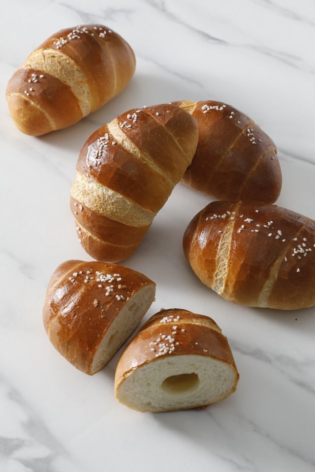 Internet_20250901_154637_1.jpeg 소금빵 안에 구멍이 뚫려 있는 이유