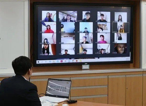 1.webp.ren.jpg 줌수업에 나타난 짐레이너.jpg