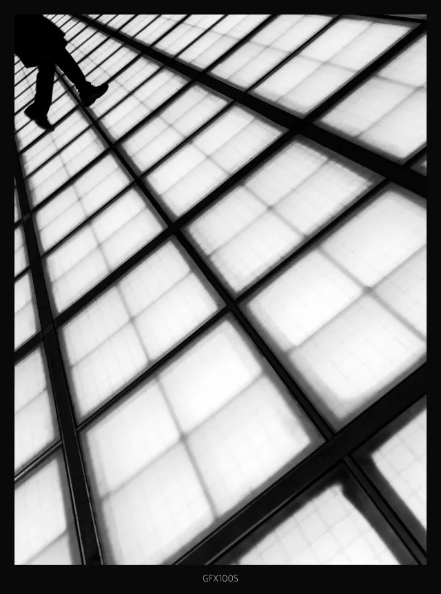 뼈를 깎는 여행- 마루노우치, 긴자