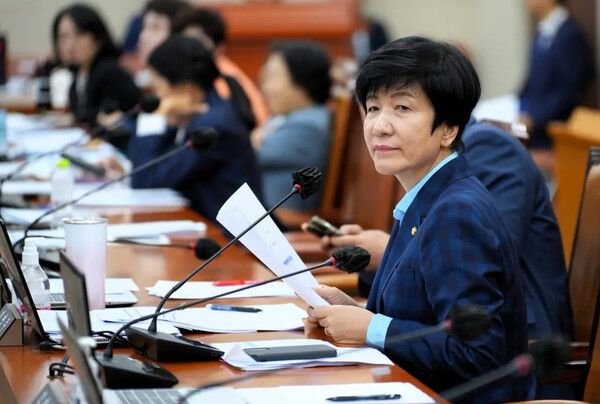 김영주 더불어민주당 의원이 2023 국정감사에서 질의하고 있다. 김영주 의원실 제공. [뉴스락]