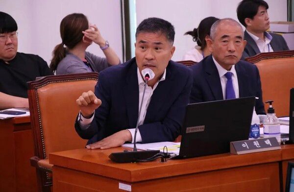 이원택 더불어민주당 의원이 2023 국정감사에서 질의하고 있다. 이원택 의원실 제공. [뉴스락]