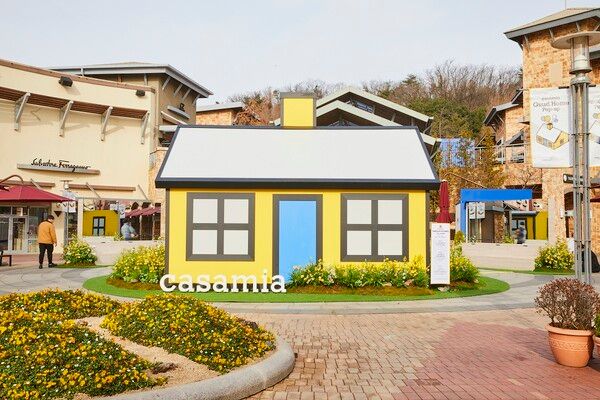 신세계사이먼 여주 프리미엄 아울렛 이스트 광장에 조성된 까사미아 굳홈 캠페인 팝업. 신세계사이먼 제공 [뉴스락]