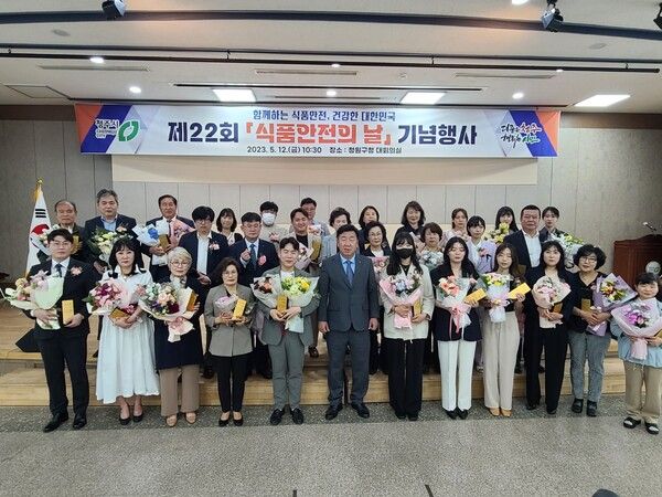 정식품이&nbsp;충북 청주시 청원구청에서 열린 제22회 식품안전의 날 기념행사에서 유공자 표창을 수상했다.. 사진=정식품 제공 [뉴스락]