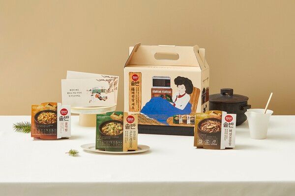 CJ제일제당은 다가오는 설을 맞아 한정판 햇반 솥반 선물세트 '복세편살'을 선보인다. CJ제일제당 제공 [뉴스락]