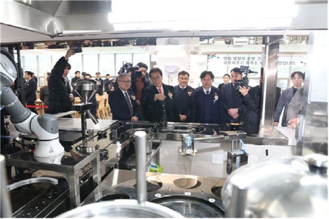 지난 2월 7일 영동고속도로 문막(인천방향)휴게소 내에 개장한 로봇셰프 푸드코트. 사진 한국도로공사 강원본부 [뉴스락]