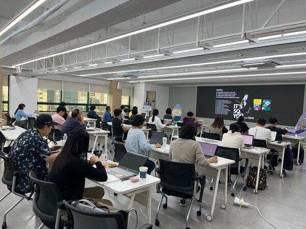 제주은행은&nbsp;제주경제통상진흥원 소상공인경영지원센터와 도내 예비 창업인과 소상공인을 위한 ‘소상공인 경영아카데미: 디지털전환 마케팅교육’을 지난 17일부터 24일까지 제주은행 본점에서 진행했다. 제주은행 제공 [뉴스락]