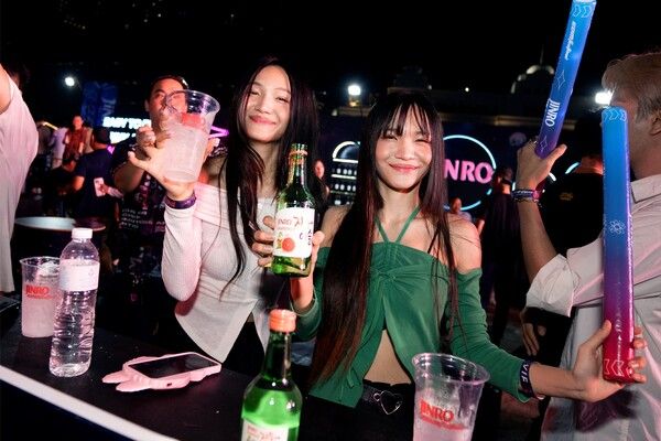 하이트진로는 지난&nbsp;14일부터&nbsp;16일까지&nbsp;3일간 캄보디아 프놈펜의 코픽섬에서 ‘진로 EDM&nbsp;페스티벌’을 진행했다.&nbsp;하이트진로 제공 [뉴스락]