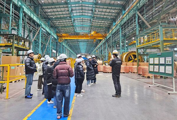 호반그룹은 대한적십자사와 함께 대한전선 당진공장에서‘자립시 꽃길로 호반길’ 기업탐방 행사를 진행했다. 사진 호반그룹 [뉴스락]