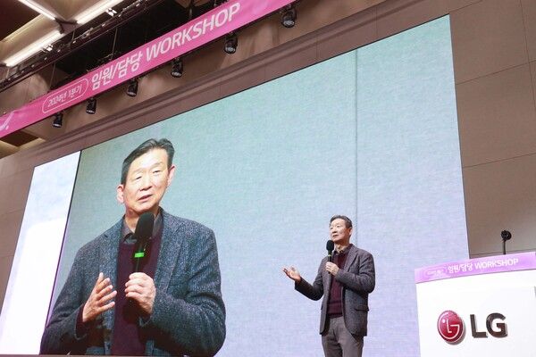 LG유플러스 황현식 사장은 지난&nbsp;11일 진행된&nbsp;‘2024년&nbsp;1분기 임원·담당 워크숍’에서 세 가지 전략에 대해 말했다. LG유플러스 제공 [뉴스락]