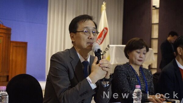 박재현 대표와 전문경영인 협의체 본부장 4인이 취재진과의 질의응답 시간을 가지고 있다. 사진=심우민 기자 [뉴스락]