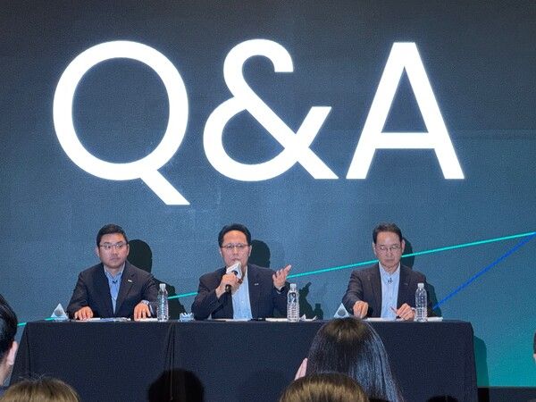 (왼쪽부터)&nbsp;류정훈 두산로보틱스 부사장, 박상현 두산에너빌리티&nbsp;사장,&nbsp;스캇박 두산밥캣&nbsp;부회장. 사진=강동완 기자 [뉴스락]