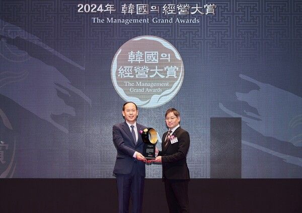 HDC현대산업개발은&nbsp;서울 중구 신라호텔에서 개최된&nbsp;2024&nbsp;한국의 경영대상 시상식에서&nbsp;ESG경영부문 대상을 수상했다. 사진 HDC현대산업개발 [뉴스락]