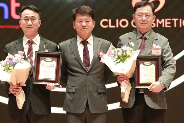 한미사이언스&nbsp;계열사 의약품 관리 자동화 솔루션 기업 제이브이엠은&nbsp;제16회 대한민국코스닥대상에서 기술개발기업상을 수상했다. 한미사이언스 제공 [뉴스락]