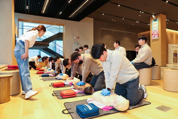 삼성스토어 부천중동점에서 교육 중인 모습. 삼성전자 제공 [뉴스락]