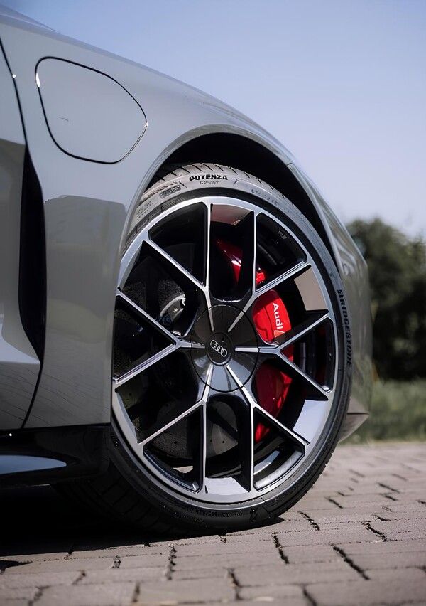 브리지스톤이 신형 아우디 e-트론 GT 시리즈 차량에 장착될 맞춤형 초고성능 타이어 개발 파트너로 선정됐다. 사진 브리지스톤 [뉴스락]