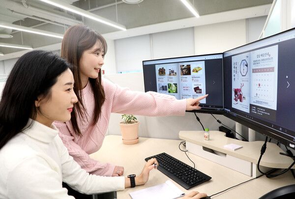 삼성디스플레이 직원들이 온라인 장터에서 상품을 구입하는 모습. 삼성전자 제공 [뉴스락]