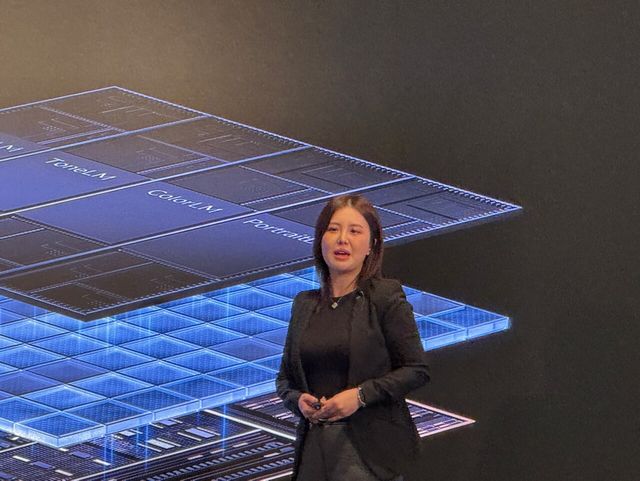 키코 송 샤오미 동아시아 마케팅 총괄이 15일 오전 서울 종로구 포시즌스호텔에서 열린 기자간담회에서 제품을 소개하고 있다. 사진=강동완 기자 [뉴스락]