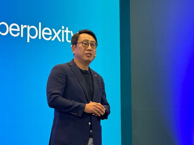 유영상 SKT CEO가 간담회에서 인사를 하고 있다. 사진=강동완 기자 [뉴스락]