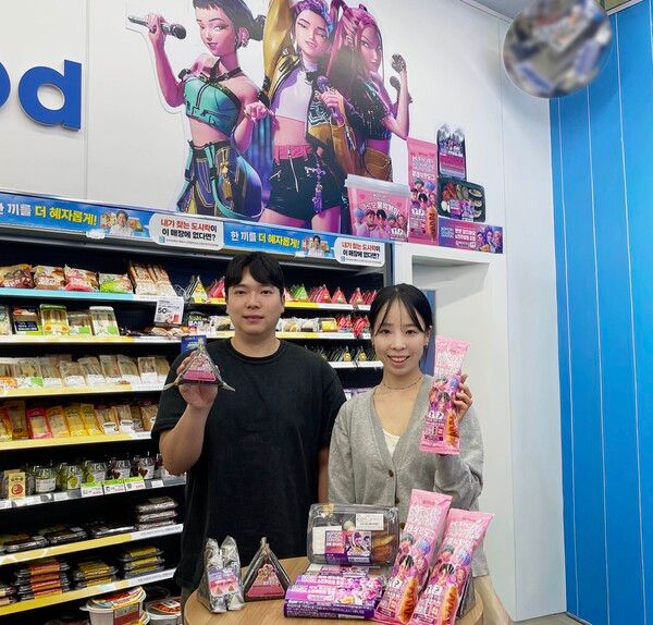 편의점&nbsp;GS25의 '케이팝 데몬 헌터스(이하 케데헌)' 컬래버 간편식&nbsp;3종이 각 카테고리 매출&nbsp;1위를 기록하며 '외국인 관광객 필수템'으로 높은 인기를 끌고 있다. GS25 제공 [뉴스락]